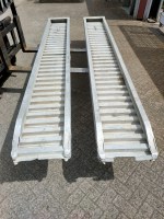 2 aluminium oprijborden voor minigraver (5)